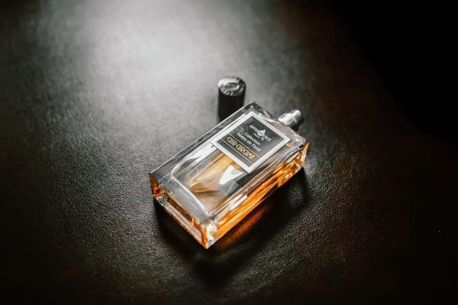 Oud & Ember — Cologne & fragrance